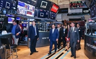 PM visits New York Stock Exchange, holds roundtable with CEOs of world leading firms